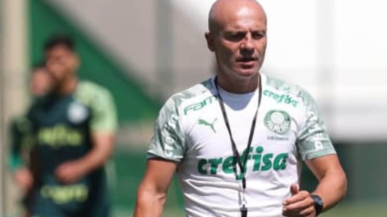 Auxiliar elogia goleada do Palmeiras e destaca que equipe não se distrai com adversários