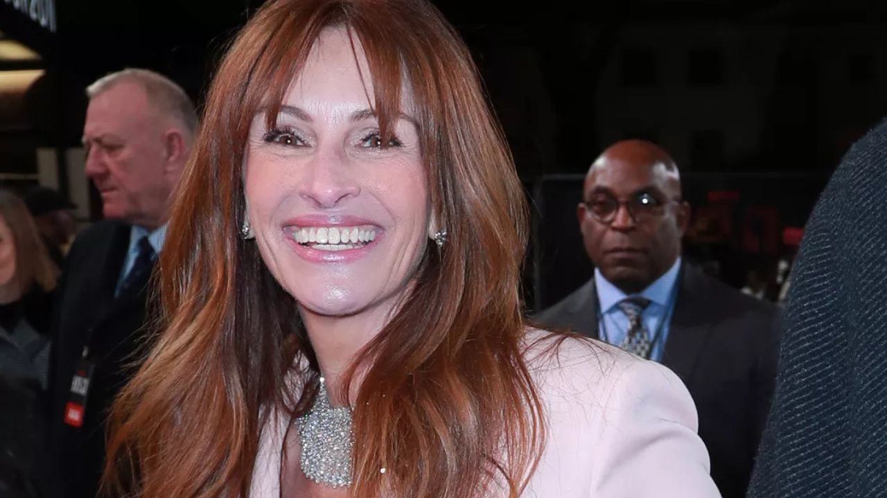 Julia Roberts usa sapato de miçangas da Gucci em première