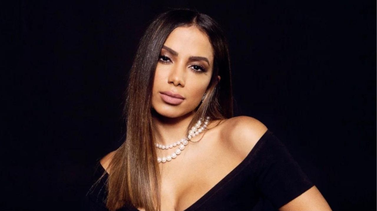 Anitta abre o jogo sobre as transformações em sua vida amorosa