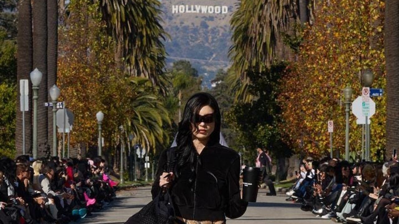 Conheça o desfile de outono da Balenciaga inspirado em celebridades
