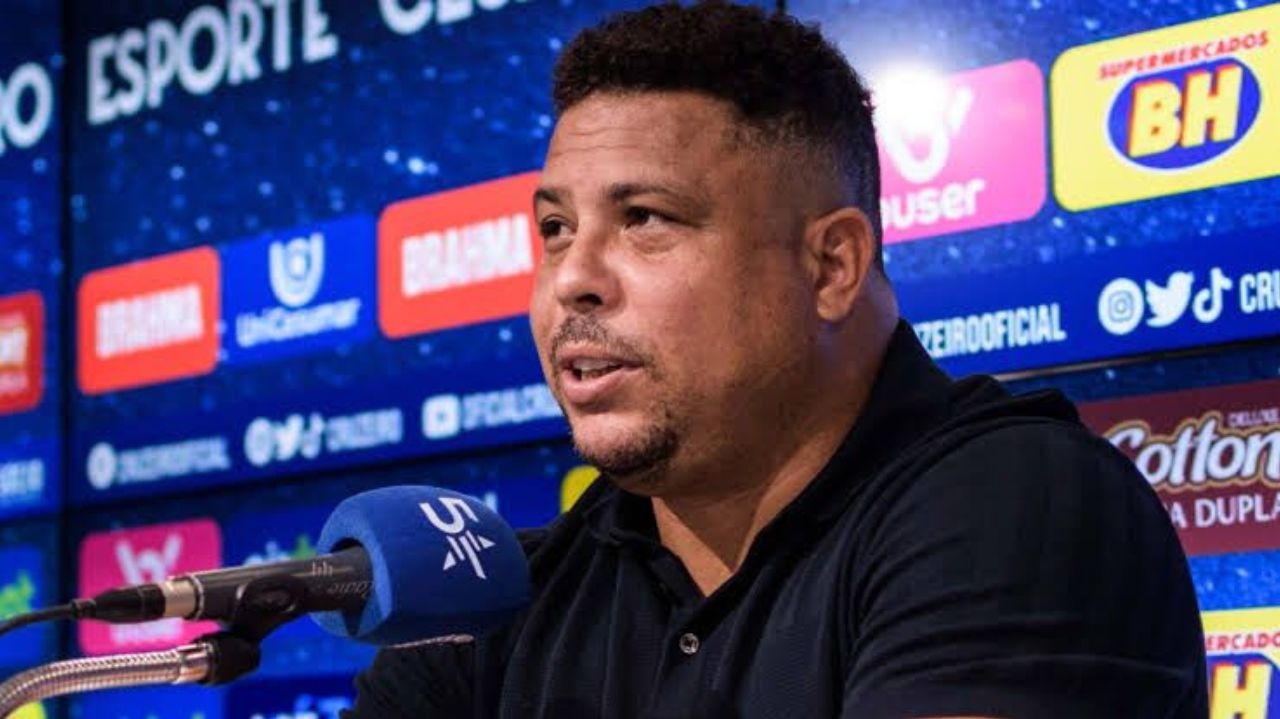 Ronaldo celebra permanência do Cruzeiro na Série A do Brasileirão