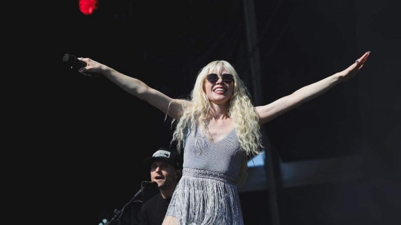 Carly Rae Jepsen faz show eletrizante na Primavera Sound São Paulo 2023
