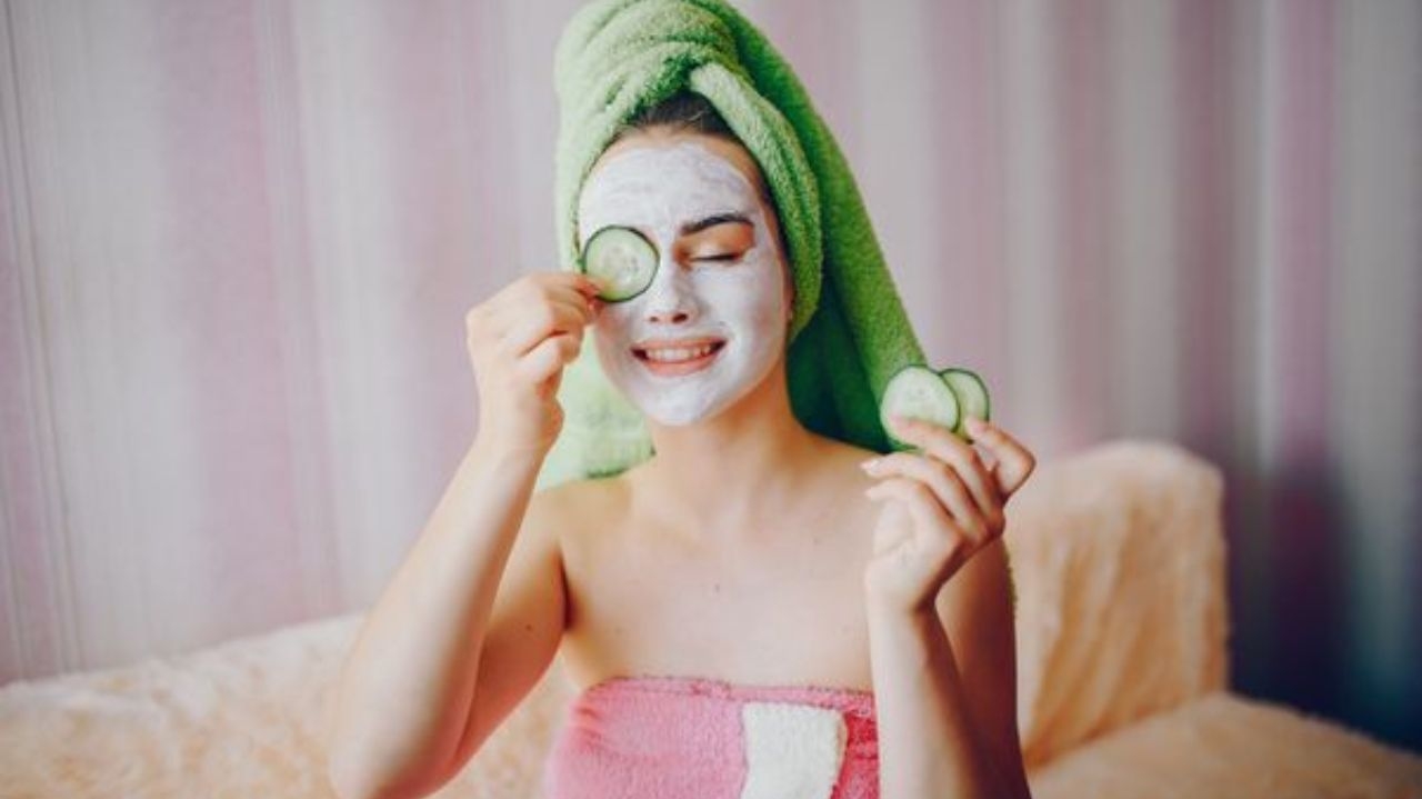 Pepino congelado: truque de beleza alivia a sensação de inchaço dos olhos