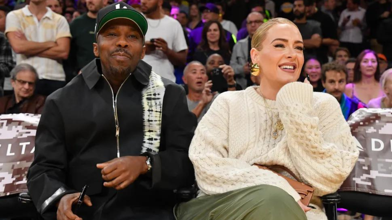 Adele revela casamento e diz ficar “maluca” com mania do marido