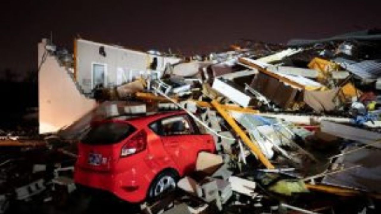 Tornado em período inesperado deixa vítimas no Tennessee