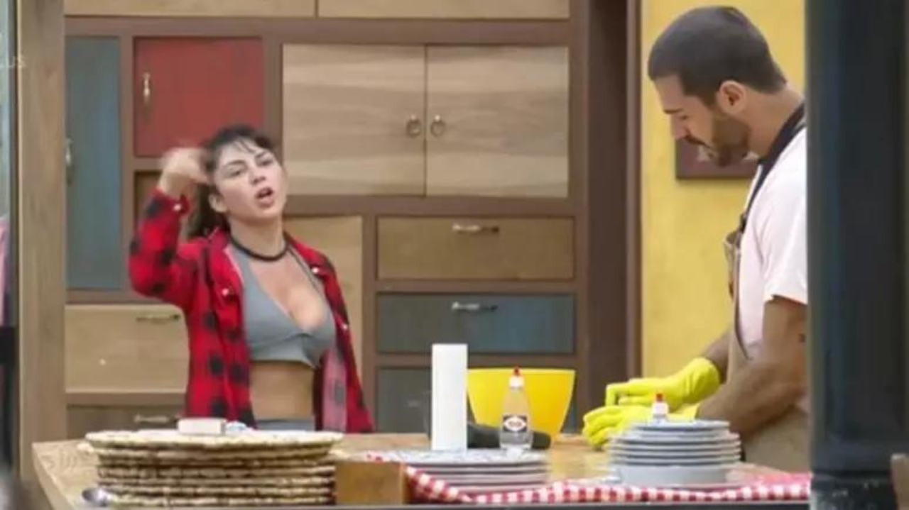A Fazenda 15: Shay e Nadja protagonizam nova discussão sobre tarefas de casa