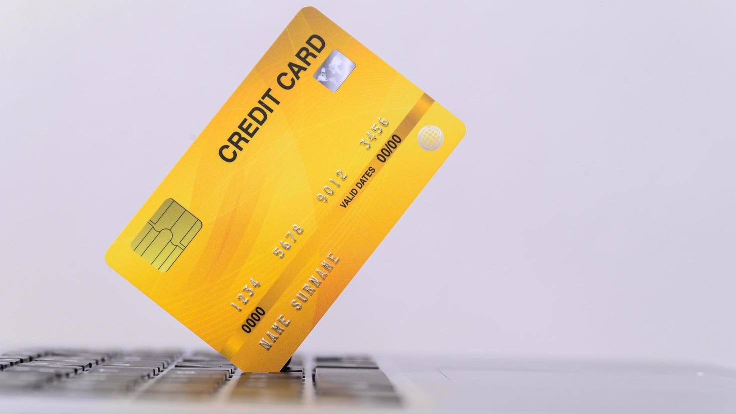 Bancos propõem limite de 100% para juros no cartão de crédito