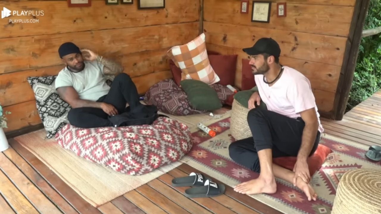 A Fazenda 15: Cezar Black e Shay elogiam Jaquelline por sua evolução no jogo