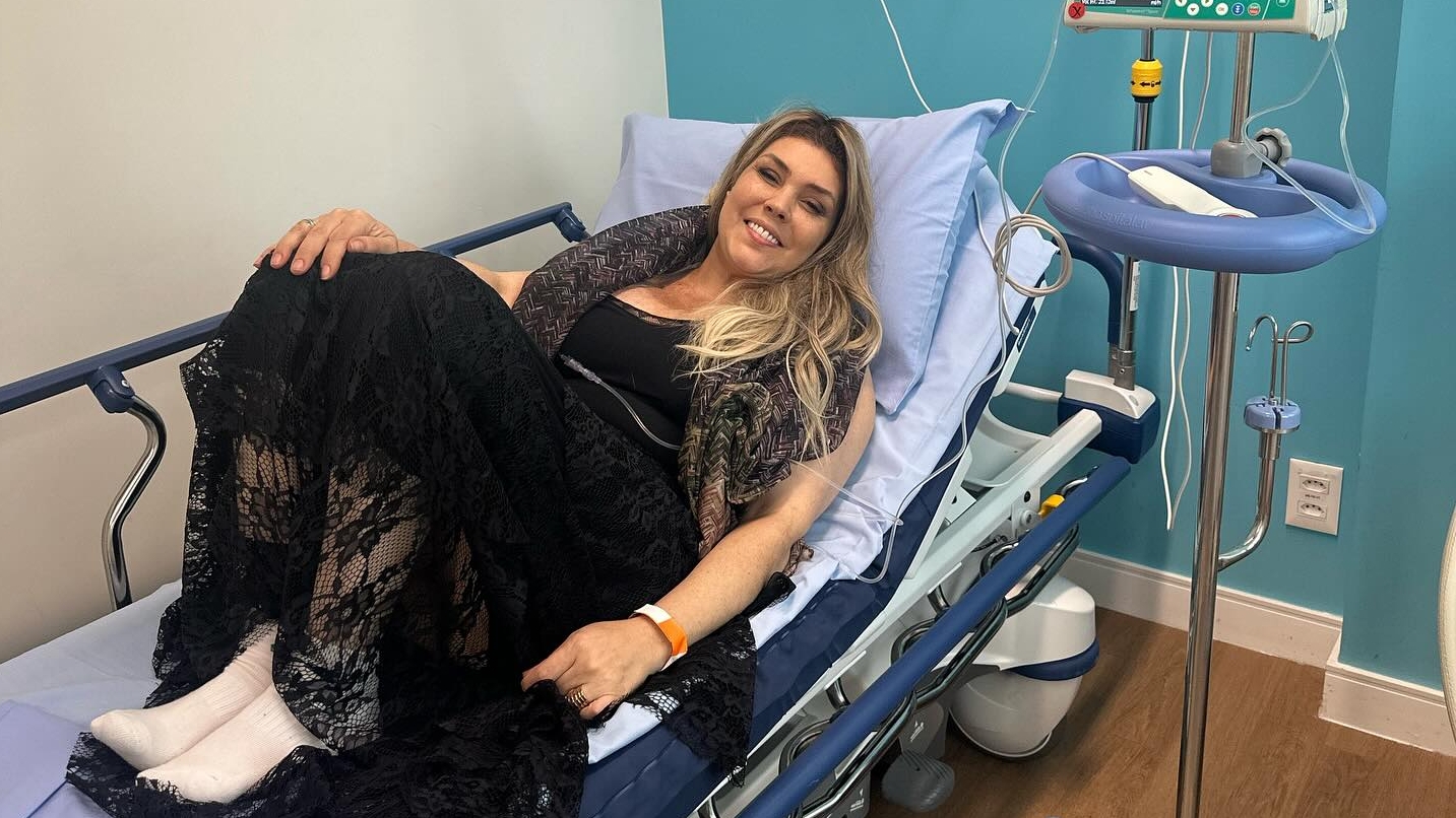 Simony informa que volta ao tratamento contra o câncer