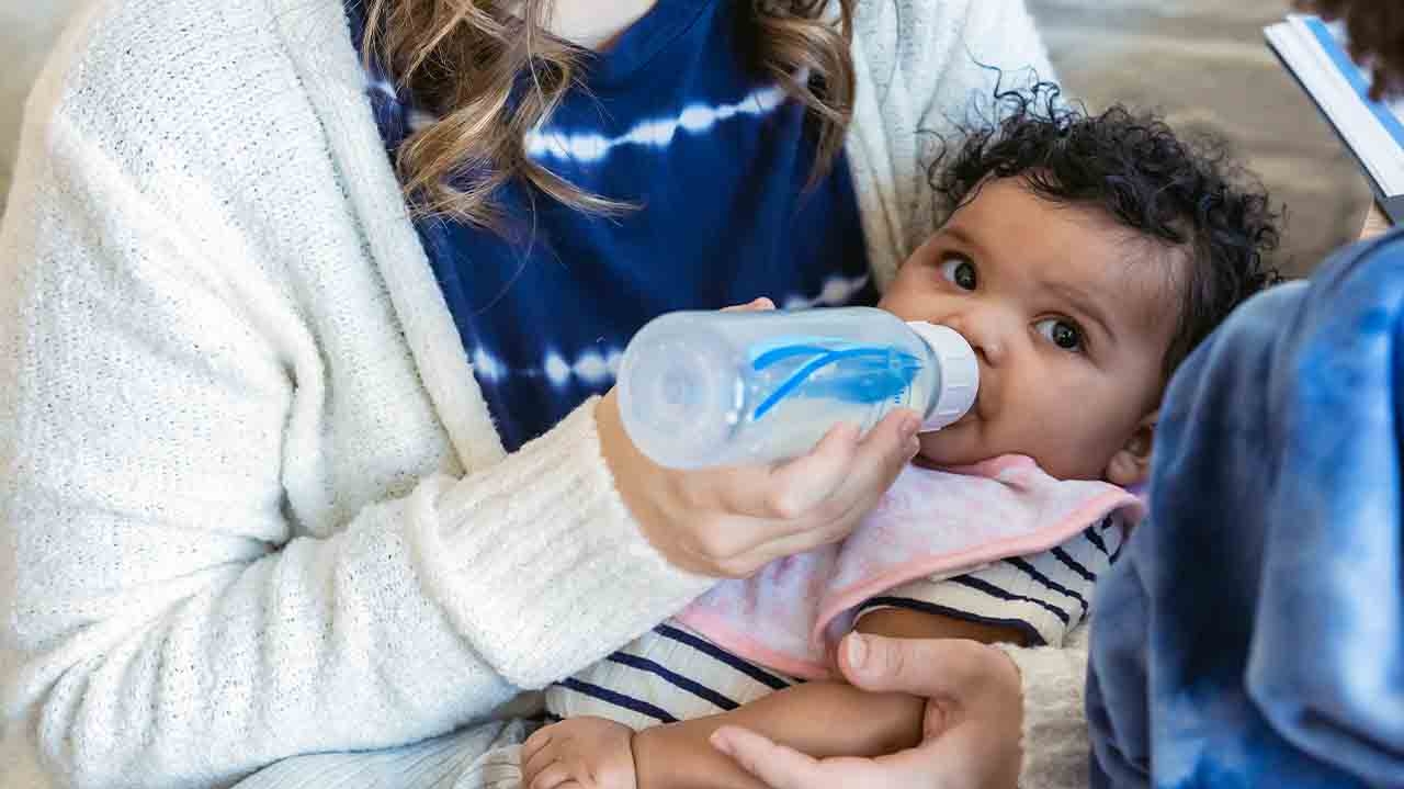 Leite de vaca é opção segura para bebês de 6 a 11 meses, segundo OMS