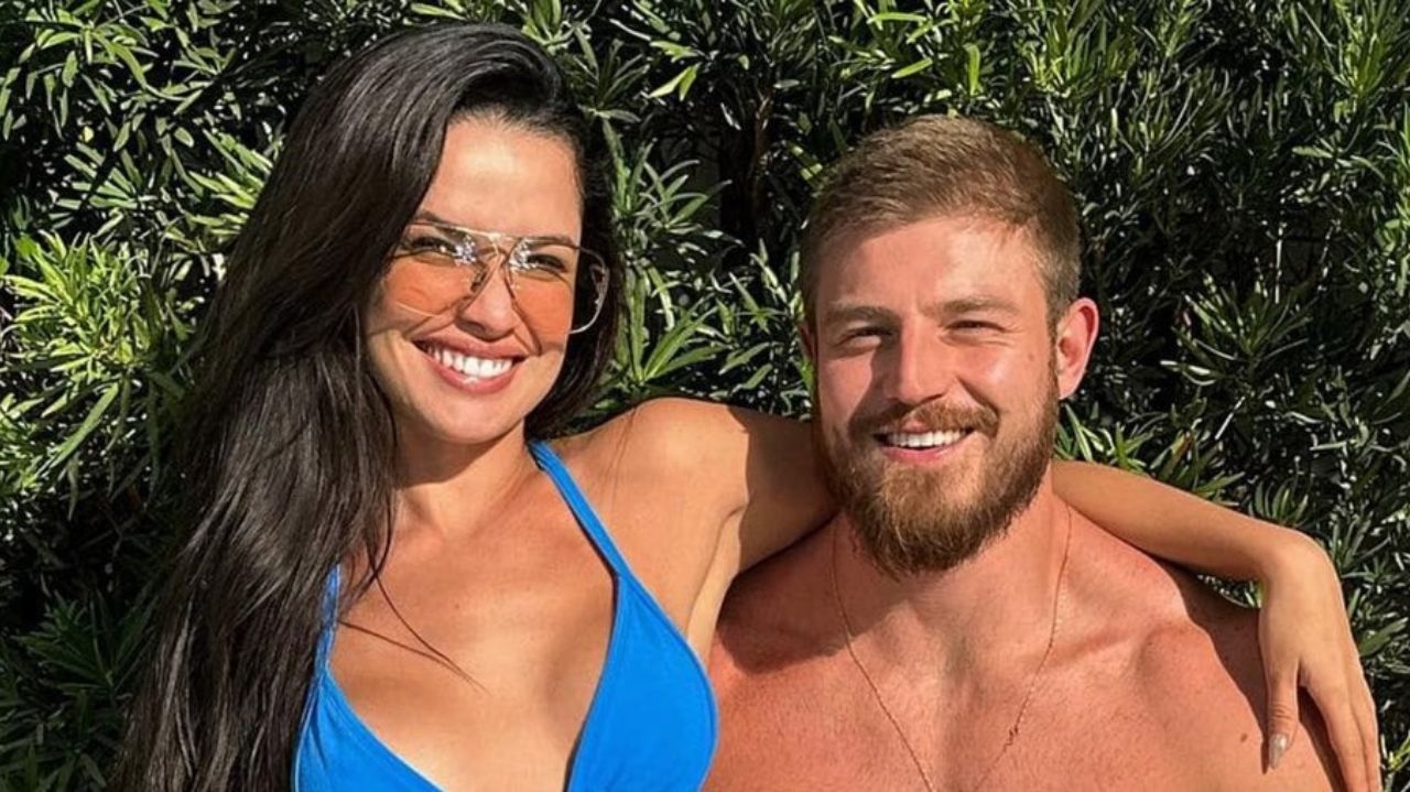 Juliette posa ao lado de novo namorado em fotos publicadas no Instagram