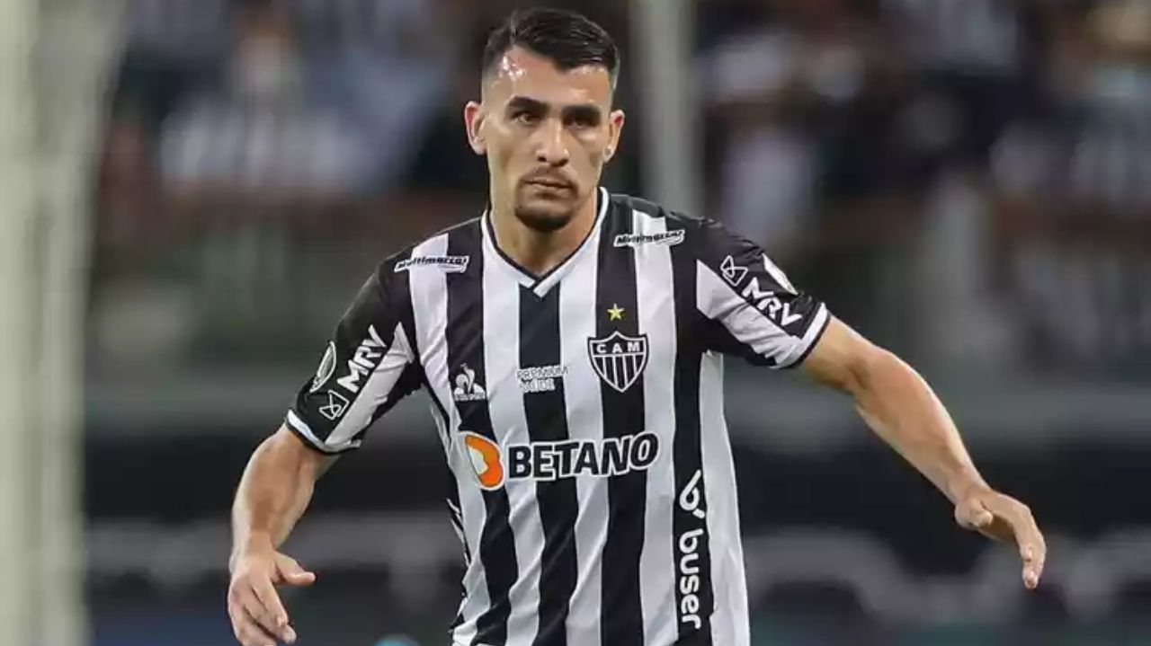 Possível reforço, Junior Alonso anima torcida do Vasco em viagem ao Brasil