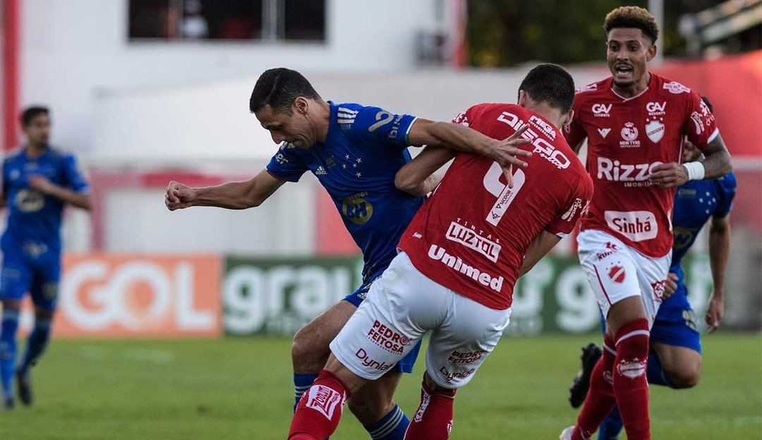 Cruzeiro fica no empate, é vice-lanterna e Mozart balança no cargo