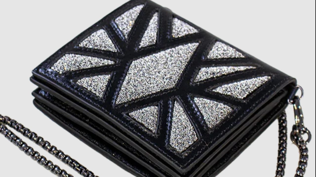 Em parceria com Swarovski, marca Ryzí lança bolsa coberta de cristais