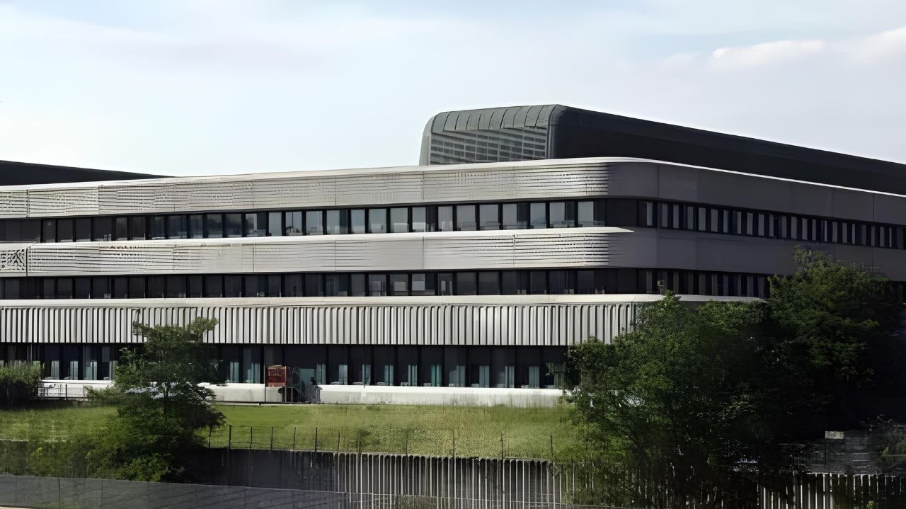 Saint Laurent abre novo atelier na Toscana