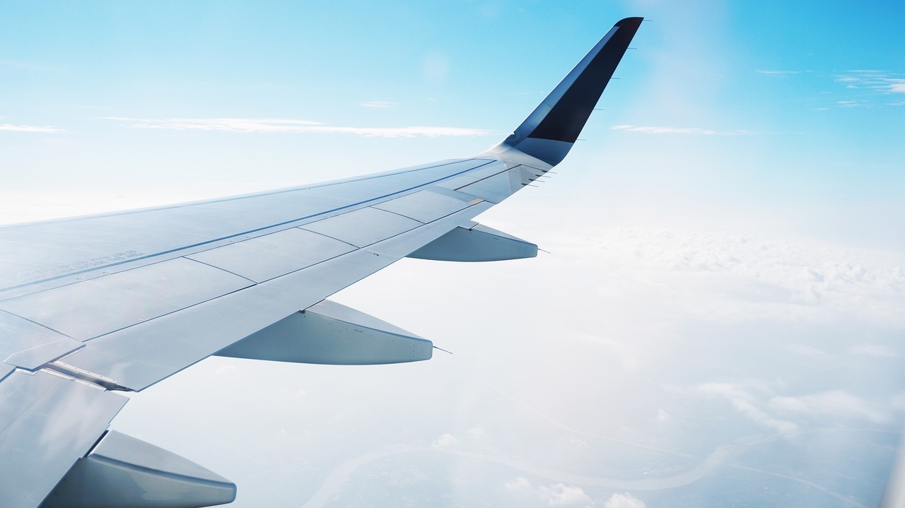 Governo lança programa de passagens mais baratas em parceria com empresas aéreas