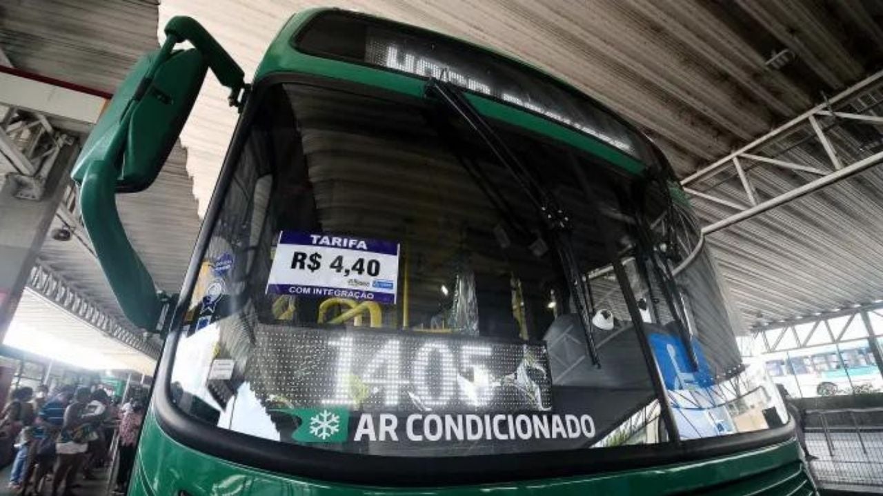 Onda de calor e transporte público: brasileiros viajam diariamente em ônibus sem ar-condicionado