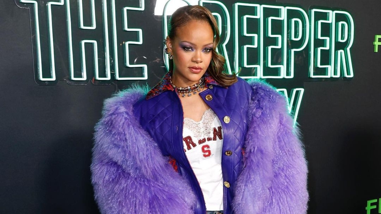 Estética maximalista de Rihanna brilha em evento em Los Angeles
