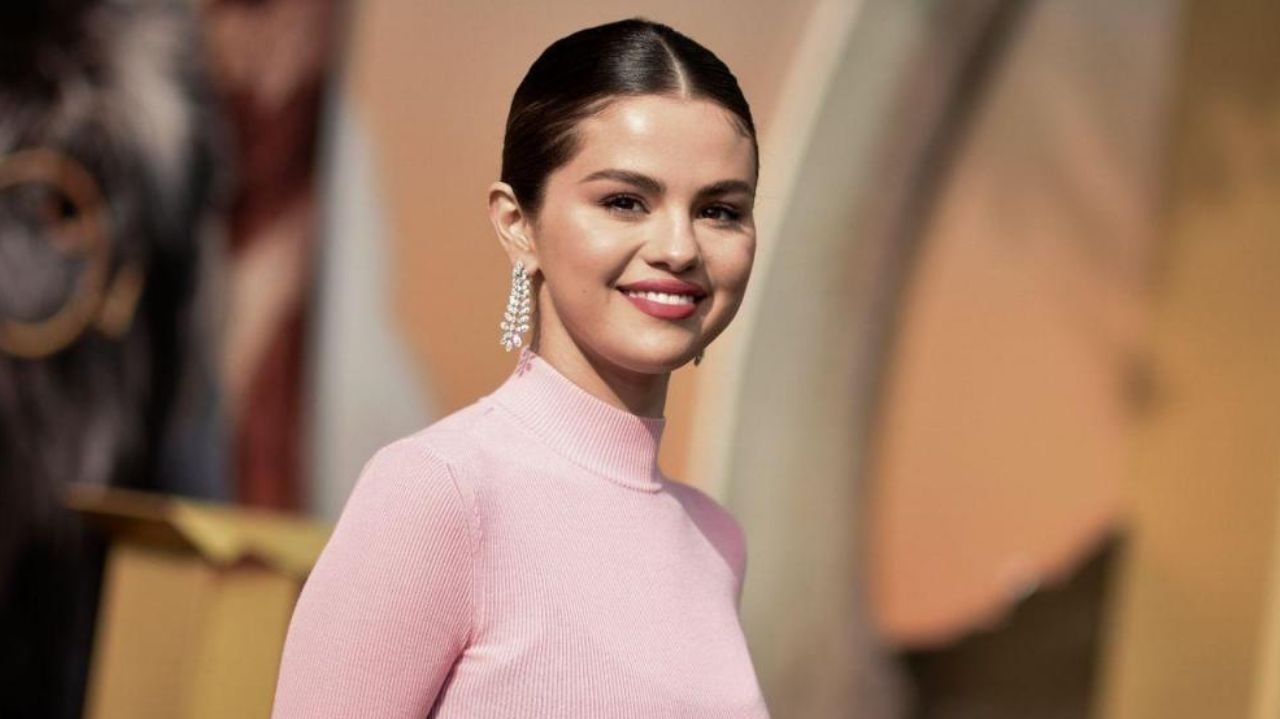 Em entrevista, Selena Gomez afirma estar em era 100% feliz para novo álbum