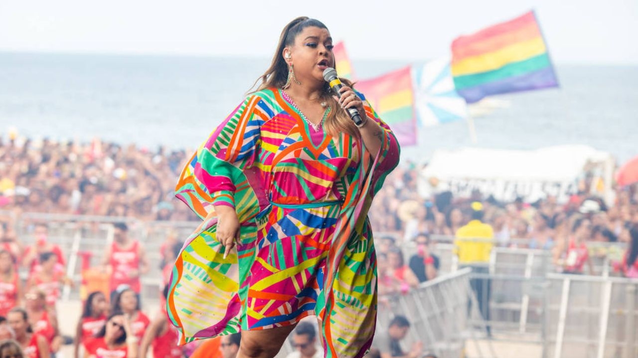 Curada do câncer, Preta Gil anuncia retorno aos palcos no carnaval de 2024