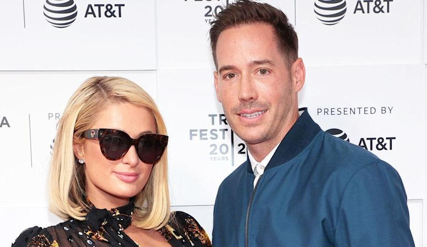 Após rumores sobre suposta gravidez, Paris Hilton desmente o boato em seu podcast: “/Estou esperando o casamento”/