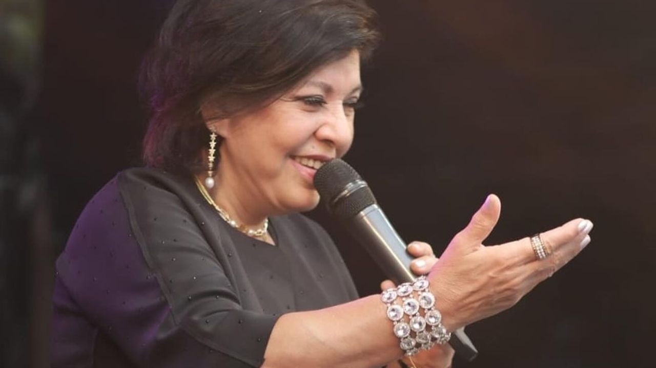 Roberta Miranda tranquiliza fãs após sofrer acidente de carro