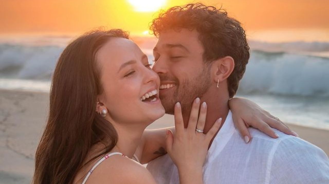 Larissa Manoela comemora seus 23 anos e recebe declaração apaixonada do marido