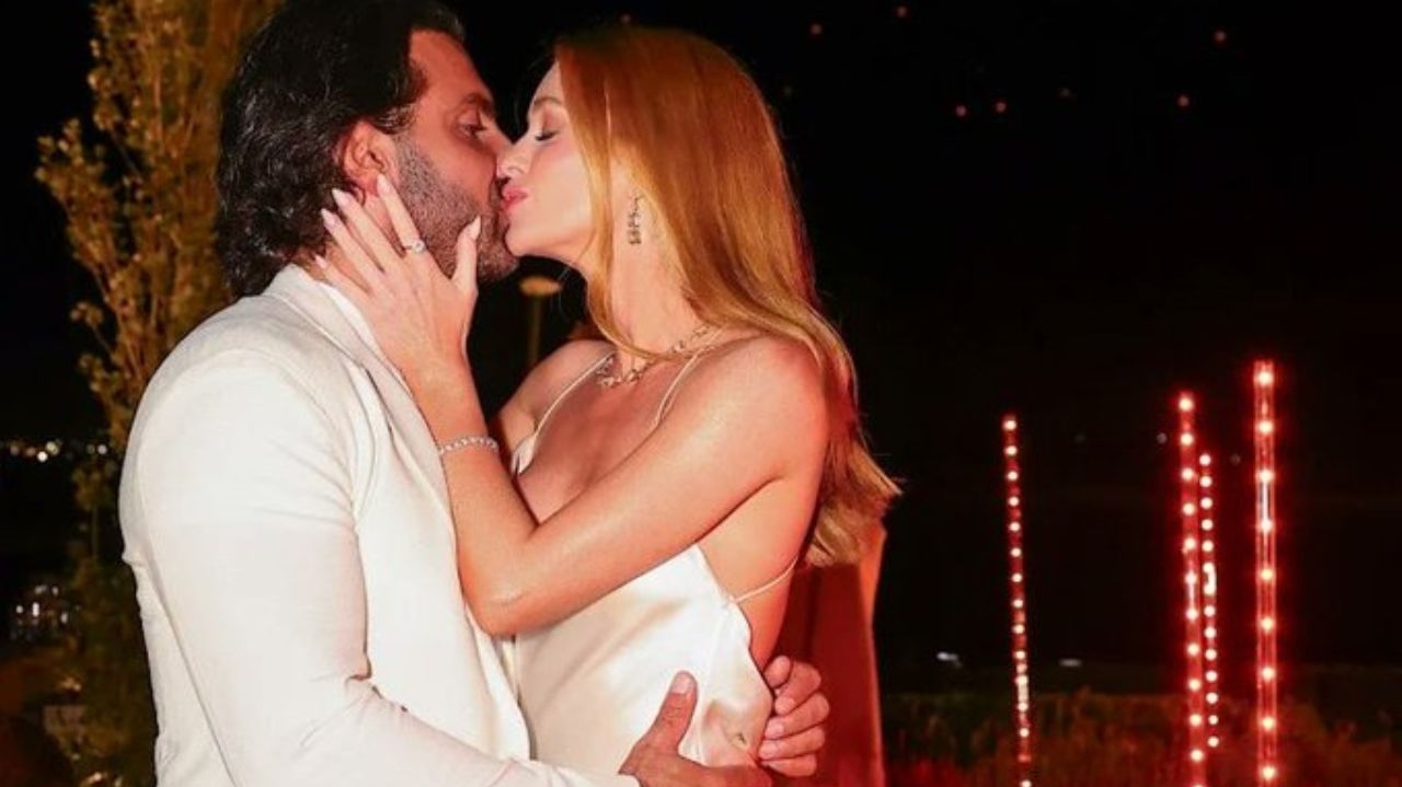 Marina Ruy Barbosa comemora virada do ano beijando seu noivo no Uruguai