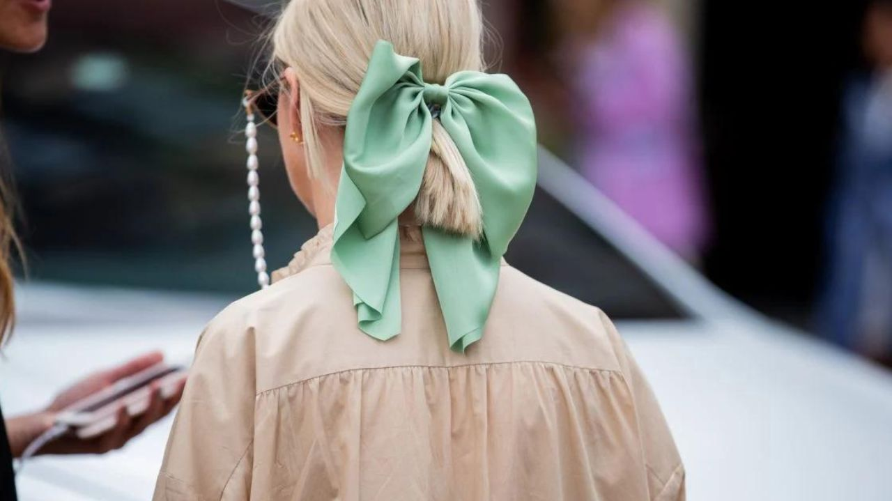 Acessórios maximalistas: confira quatro itens que são tendência no verão 2024