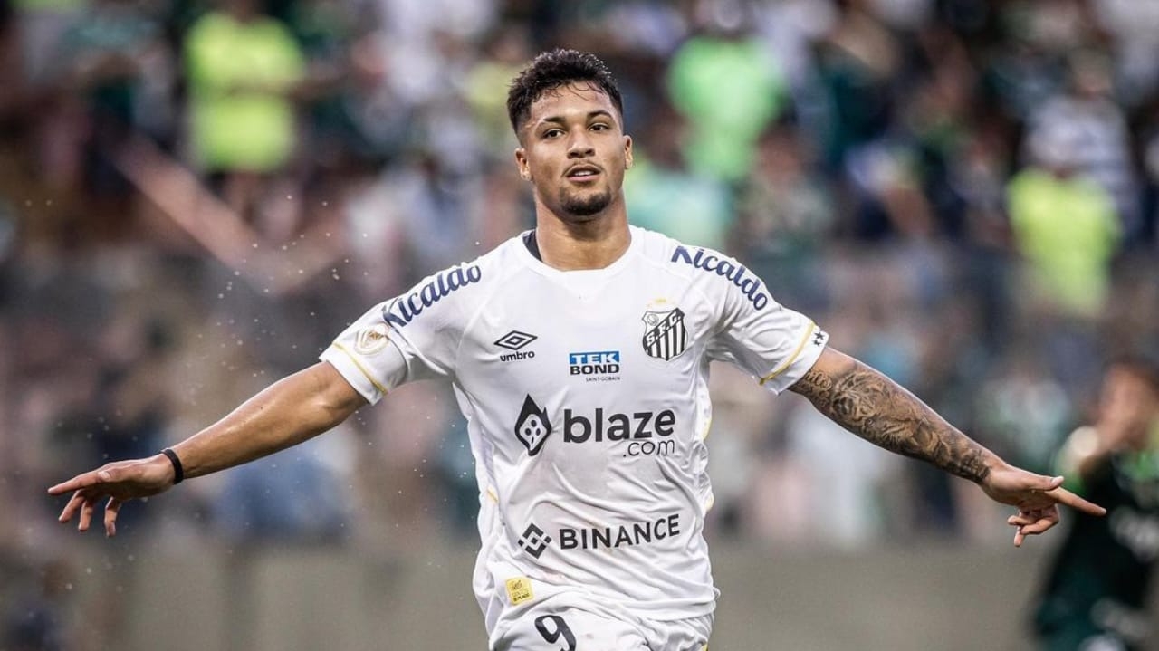 Marcelo Teixeira confirma oferta do Benfica por Marcos Leonardo