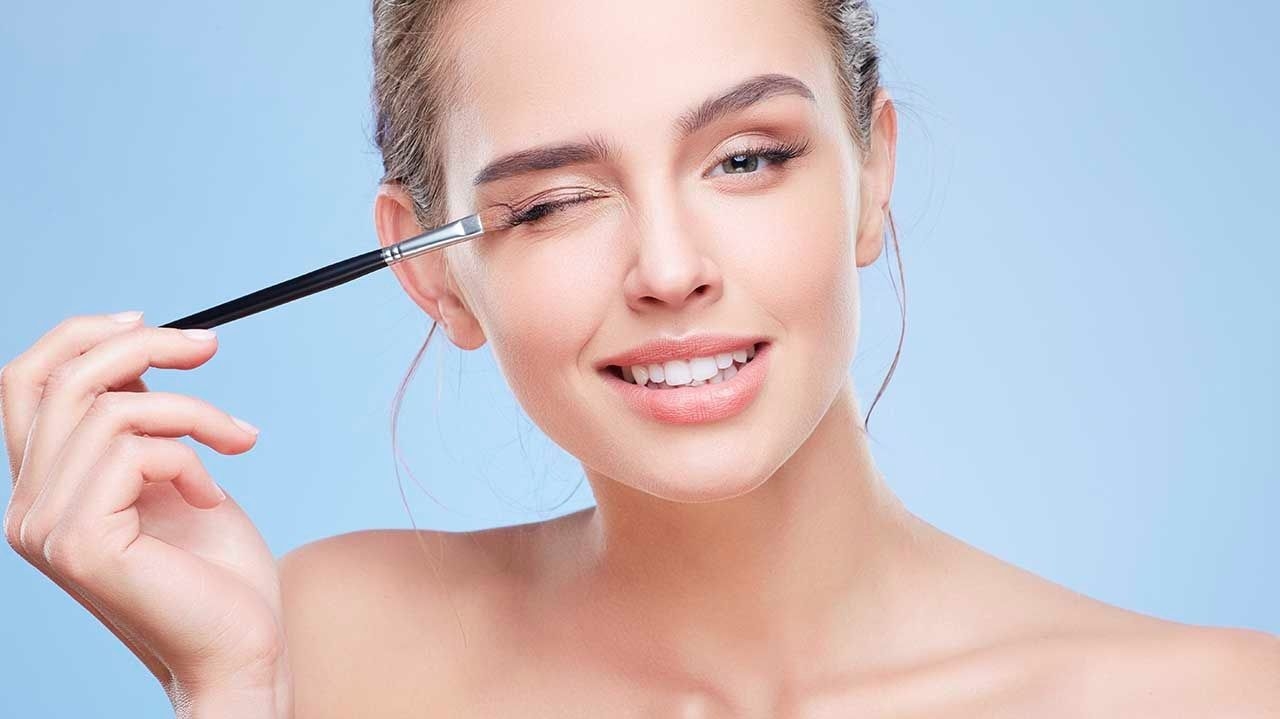 Cuidados com a pele e o problema da maquiagem vencida