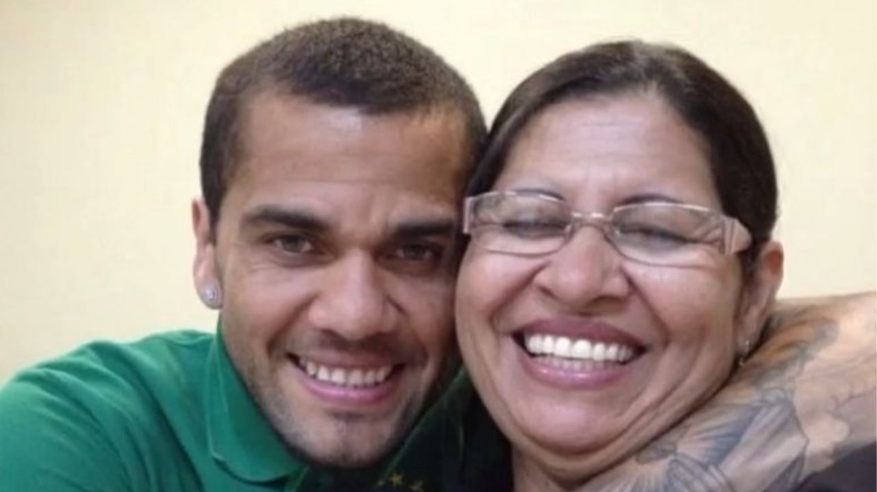 Daniel Alves: mulher que acusa o jogador de estrupo processará a mãe dele