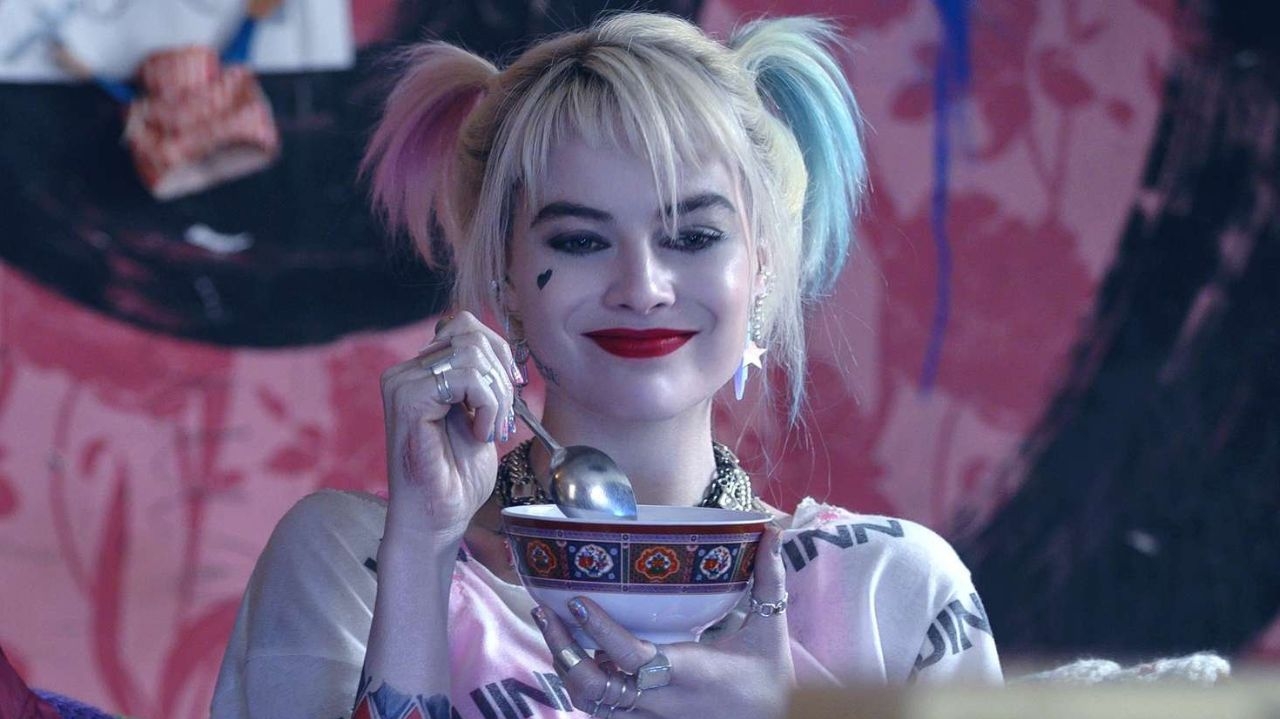 Margot Robbie comenta sobre passar a personagem Arlequina para Lady Gaga