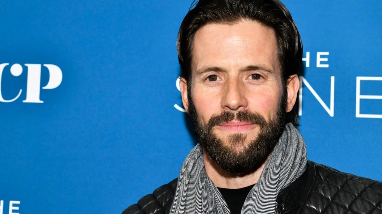 Ator Christian Oliver morre em acidente aéreo com suas filhas