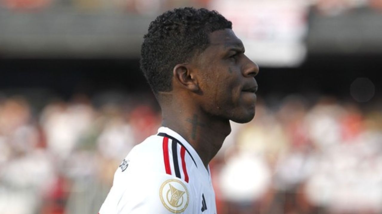 Com renovação indefinida, Arboleda não se reapresentará no São Paulo na data marcada