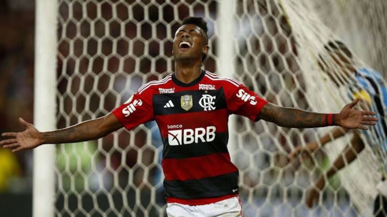 Flamengo anuncia, oficialmente, renovação com Bruno Henrique