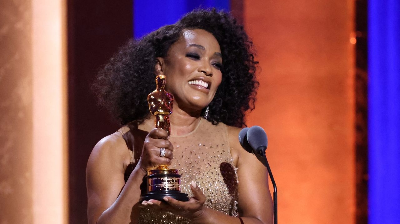 Angela Bassett, a Ramonda de “Pantera Negra”, é premiada com Oscar honorário
