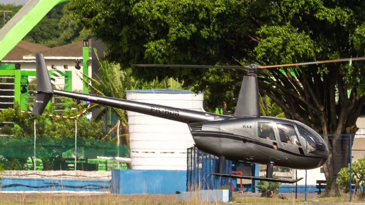 Buscas para encontrarem sobreviventes no desaparecimento de helicóptero são contínuas