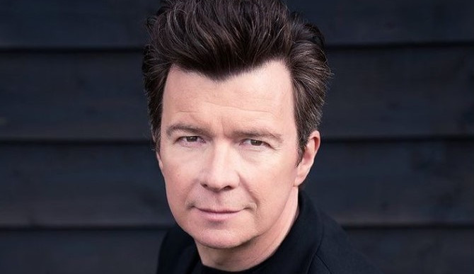 Sucesso de Rick Astley nos anos 80 atinge 1 bilhão de visualizações