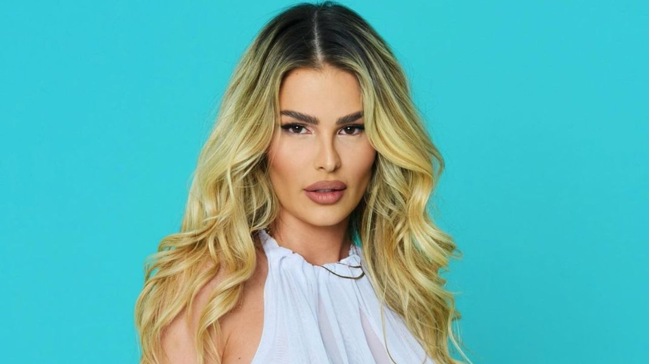 Yasmin Brunet aposta na tendência do vestido molhado