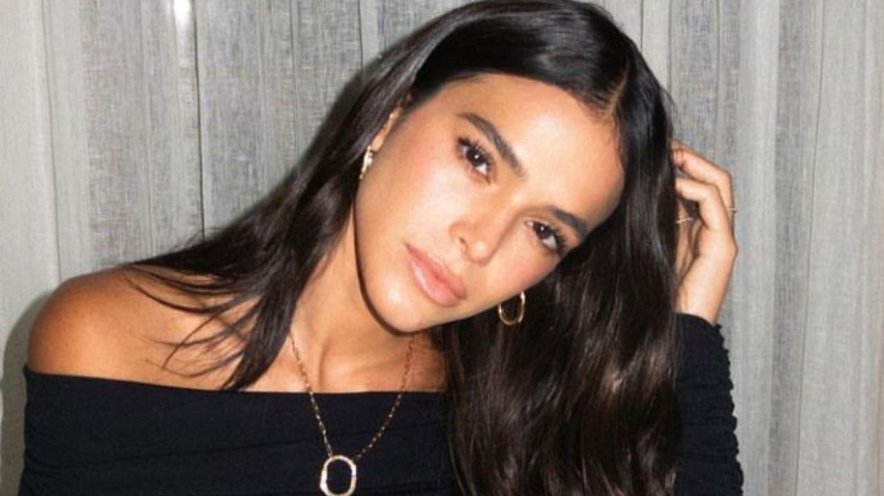 Bruna Marquezine impressiona ao postar foto sensual