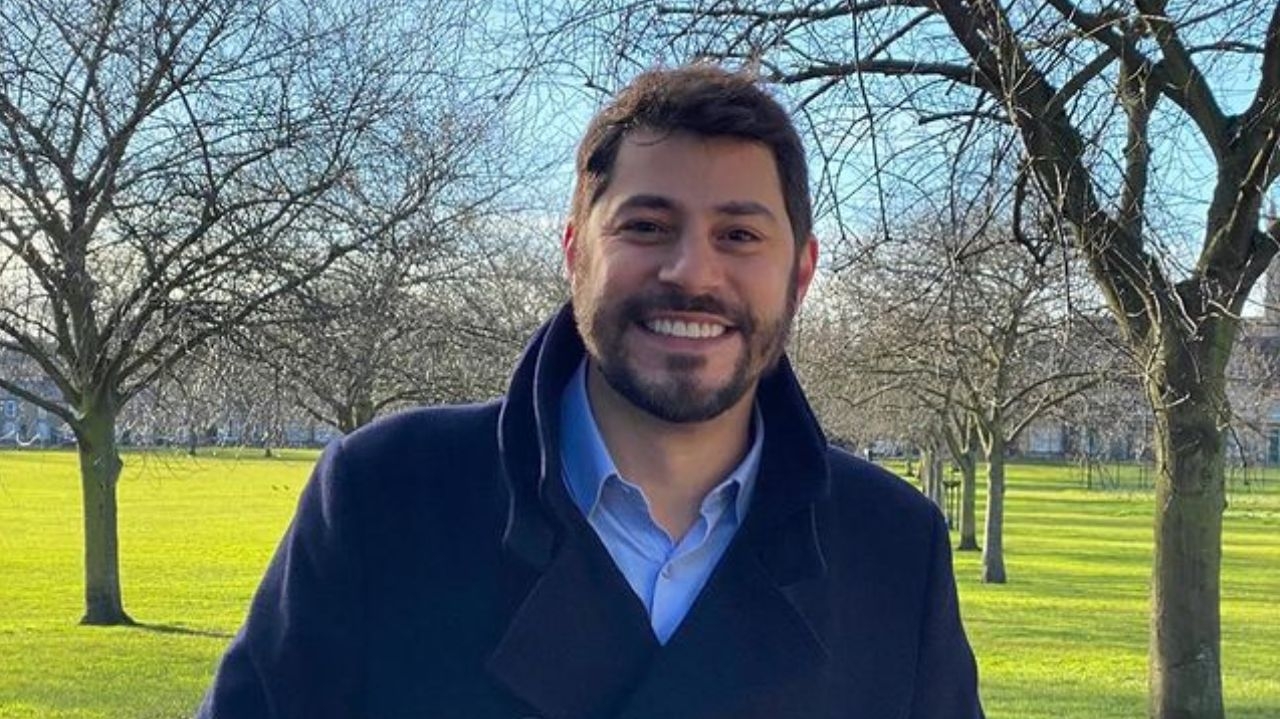 Evaristo Costa é internado com fortes dores abdominais