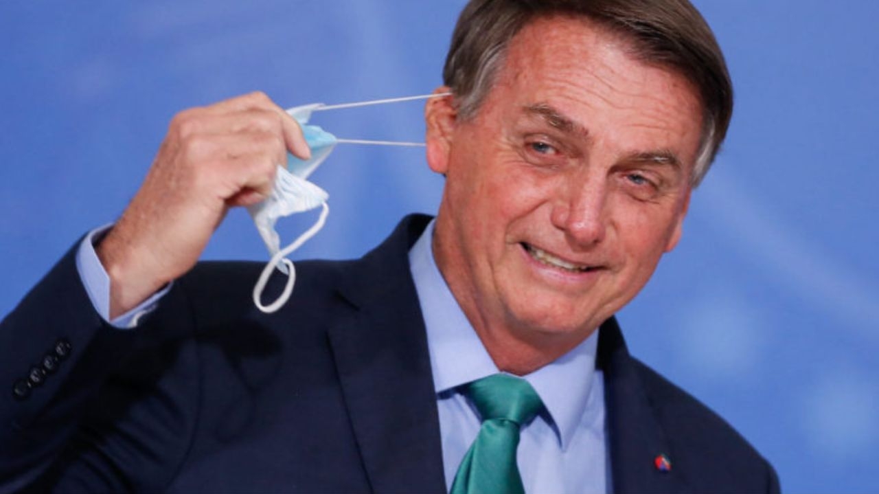 Multa contra Bolsonaro sobre infrações das normas de saúde é anulada pelo TJ