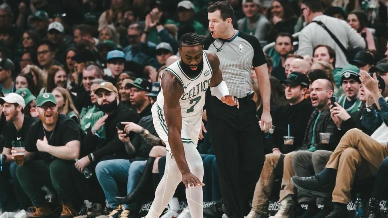 Boston Celtics vencem Rockets com facilidade em casa