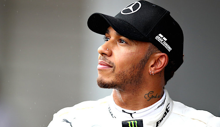 Após a Hungria impor lei anti-LGBTQIA+, Lewis Hamilton diz ser um ato “/Inaceitável e covarde”/