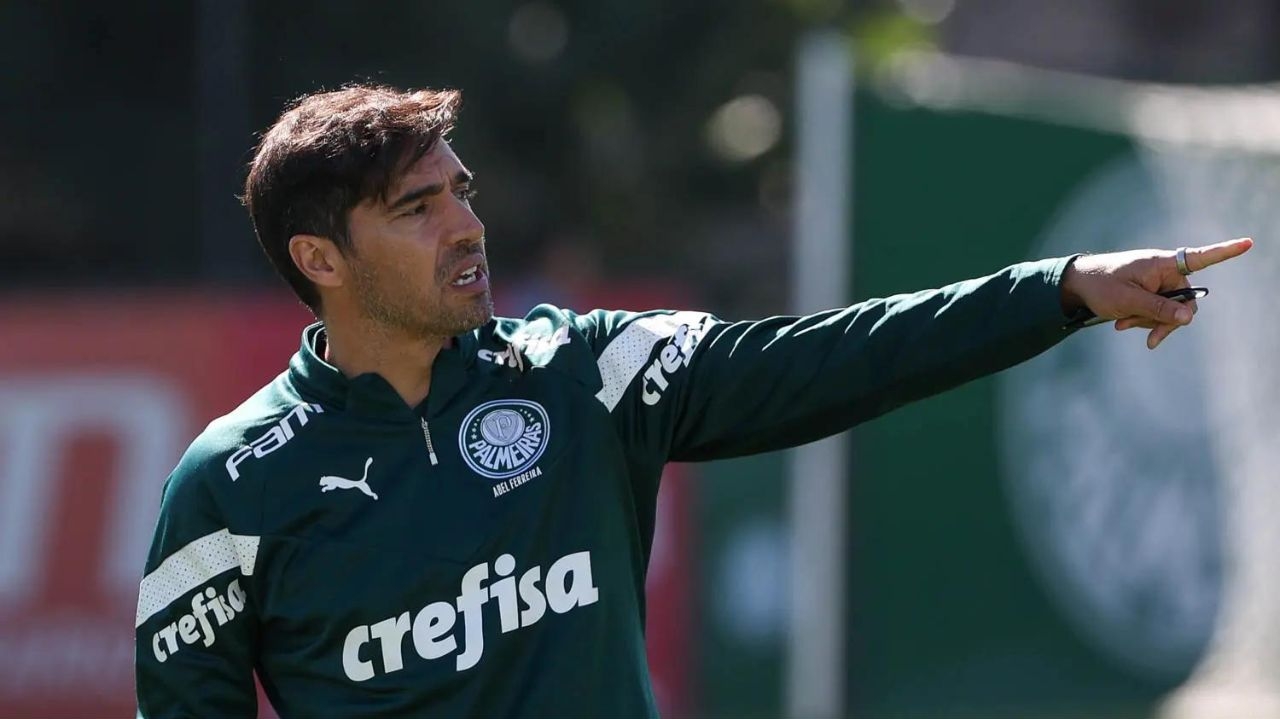 De volta das férias, Abel Ferreira se reapresenta no Palmeiras