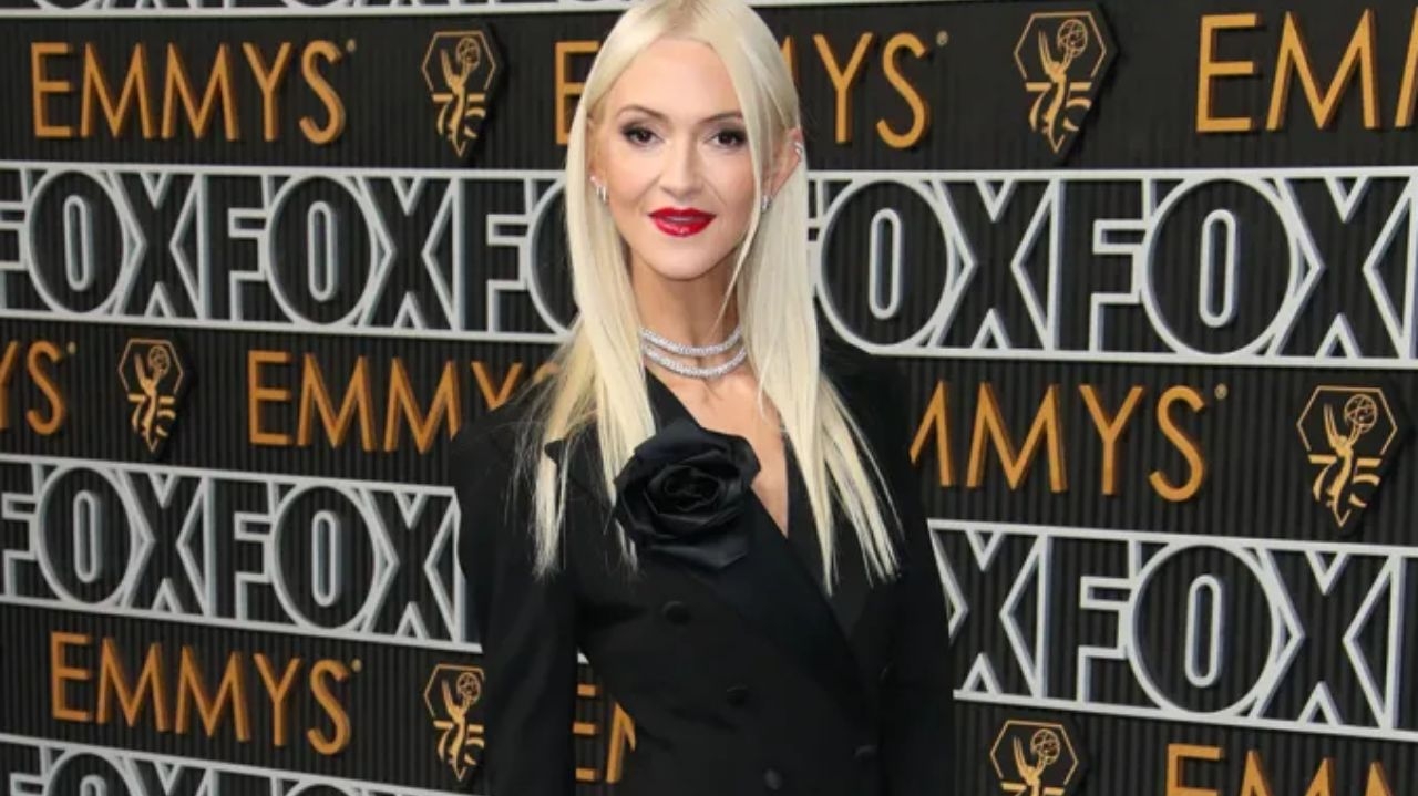 Batom vermelho rouba a cena no Emmy Awards