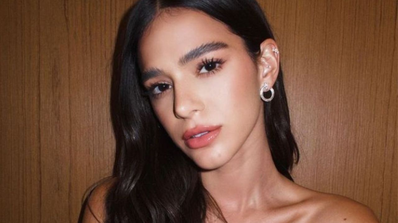 Bruna Marquezine mostra seu passaporte italiano e celebra mais uma conquista