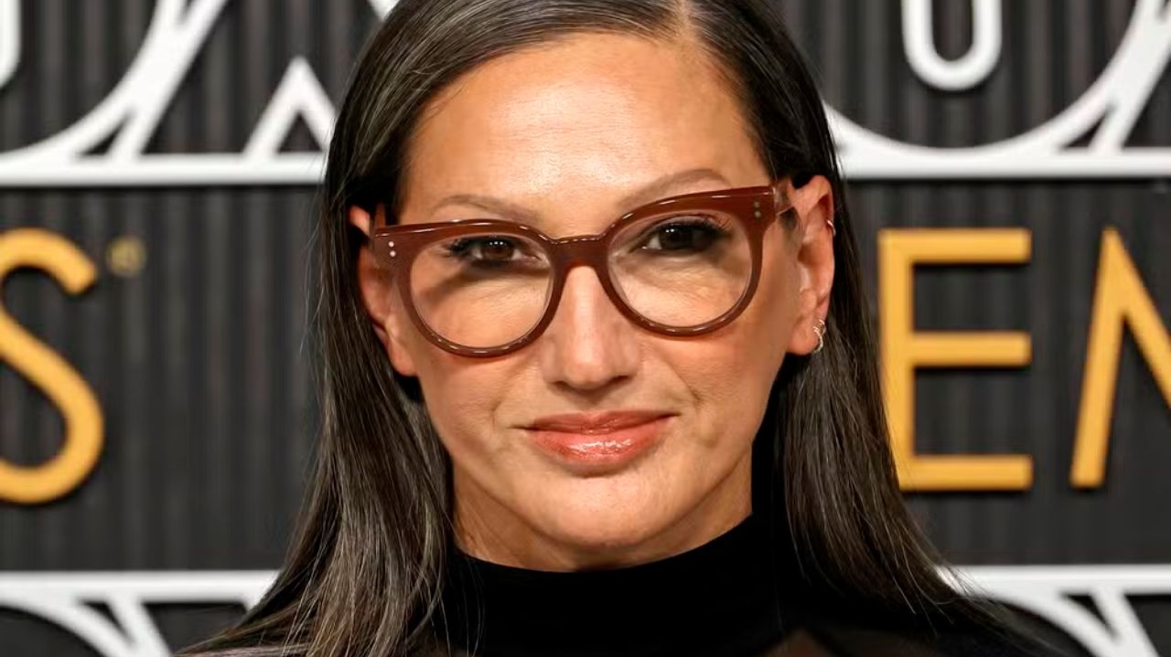 Fios grisalhos são destaque no tapete vermelho do Emmy 2024