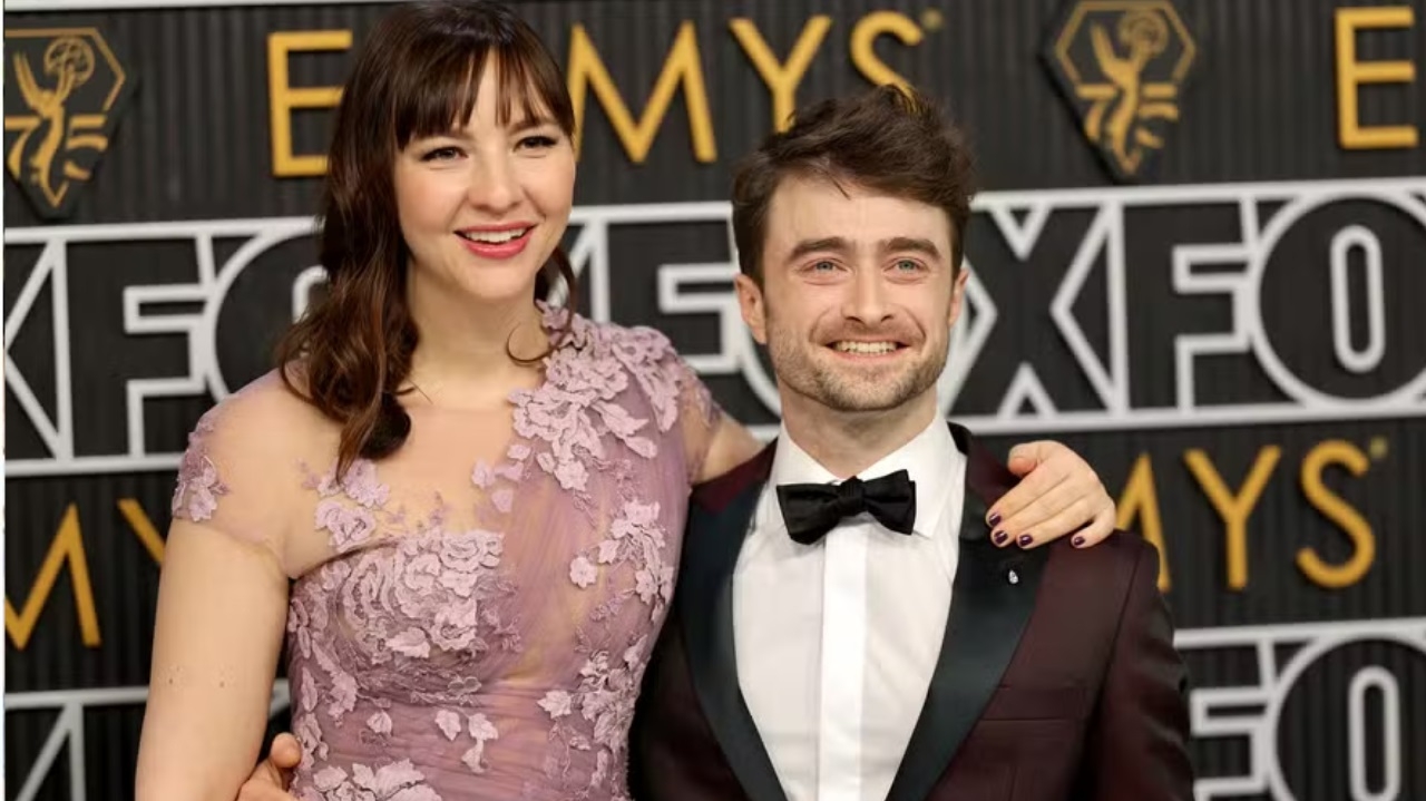 Daniel Radcliffe faz aparição com Erin Darke e levanta rumores de casamento